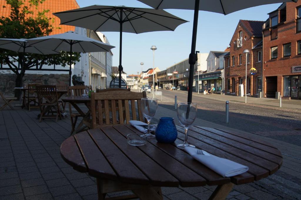 Hotel Radhuskroen Frederikssund Exterior foto
