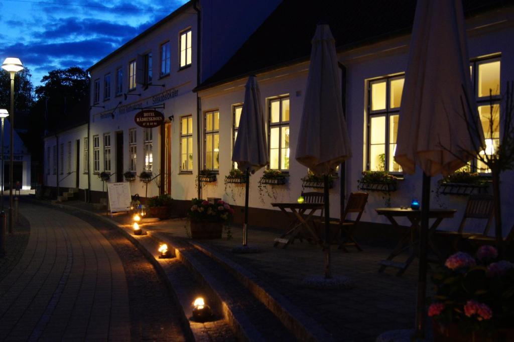 Hotel Radhuskroen Frederikssund Exterior foto